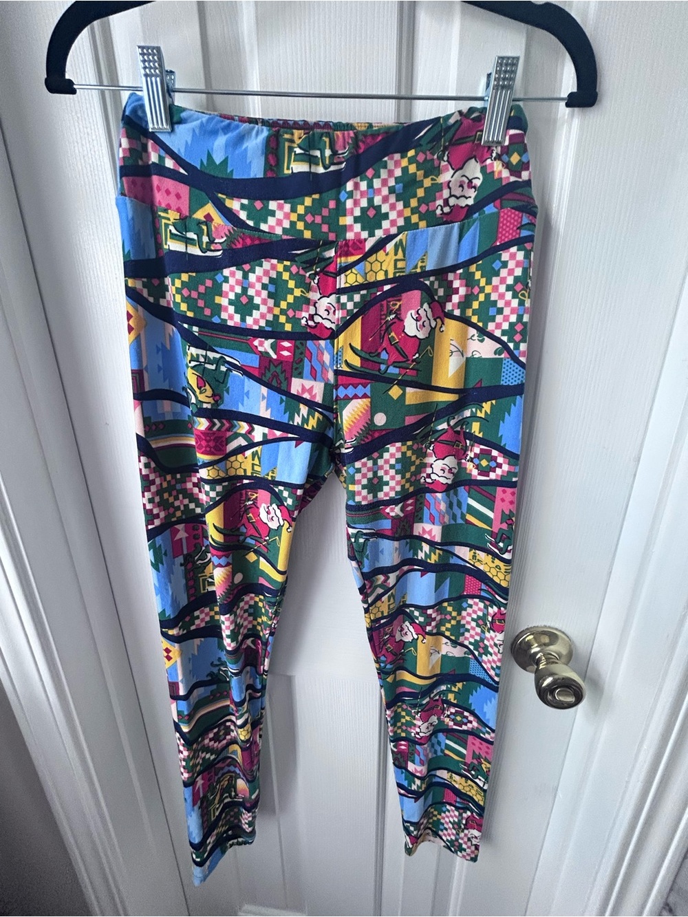 LULAROE skiing Santa leggings. One size.